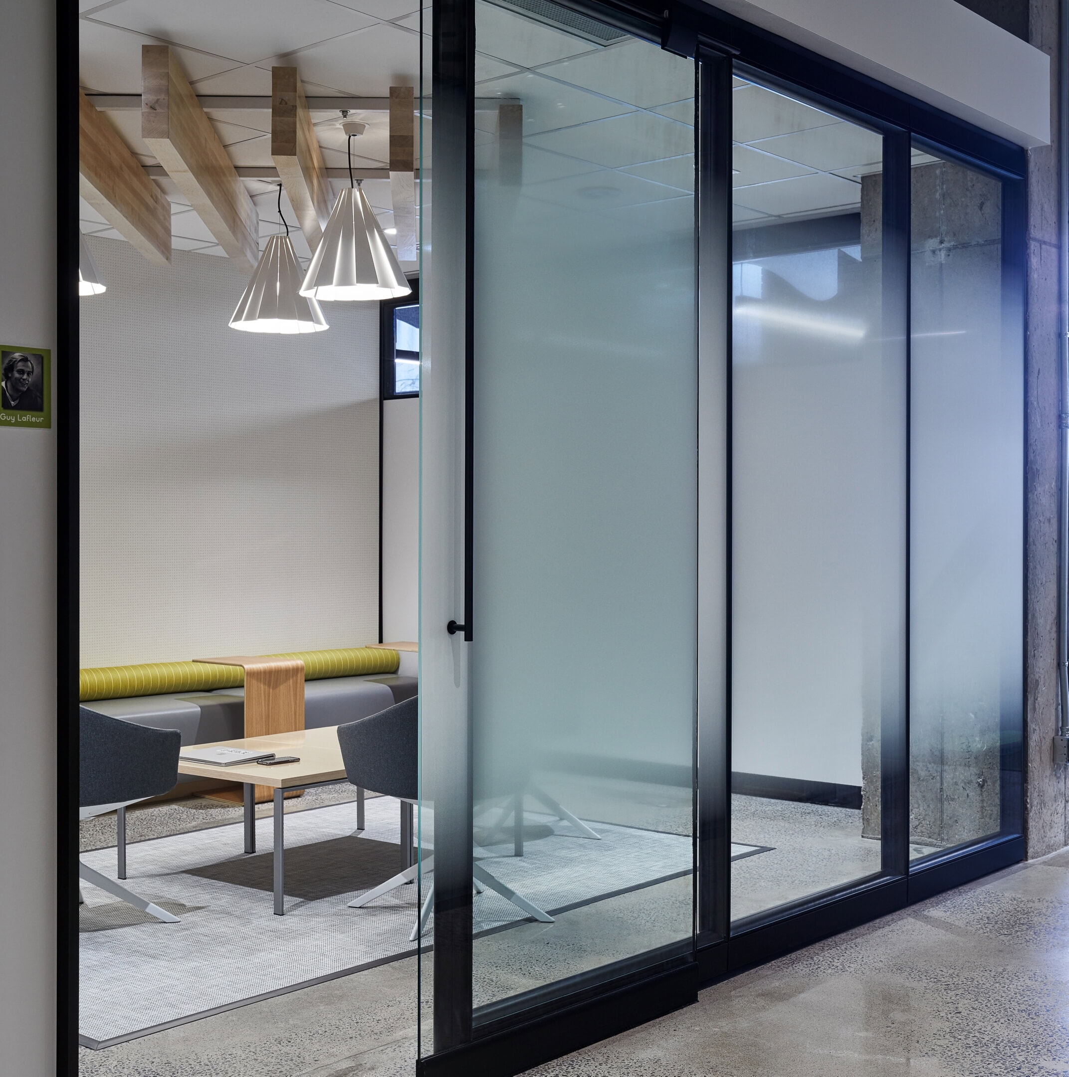 Pendant lighting in the meeting room at GCworkplace, Gatineau
