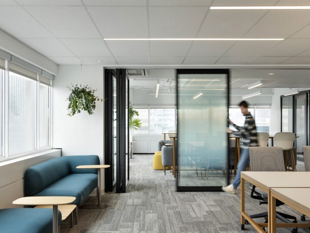 Recessed linear fixtures in a suspended ceiling beside a daylit window wall at the Federation of Canadian Municipalities, Ottawa.